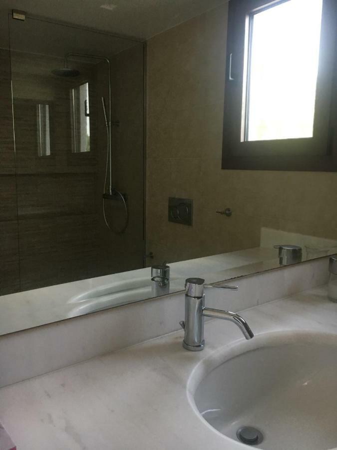 Villa Christina With Private Pool In Saronida, Near Stunning Beaches, Athens Airport & Sounio エクステリア 写真
